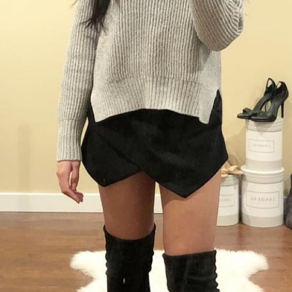 Aritzia Talula Origami Skort - Picture 2 of 3